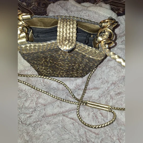 She's gorgeous NWOT Crossbody - Picture 5 of 9